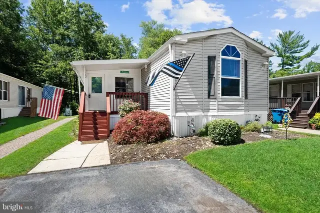 110 W Tulip Ct, Newark