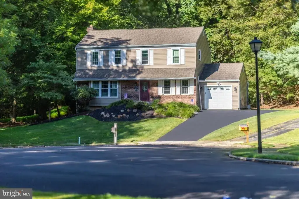 1141 School House Ln, WEST CHESTER