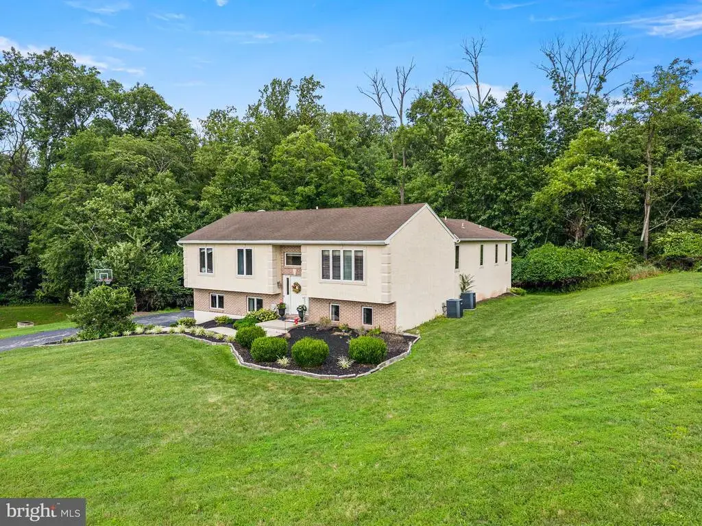 33 Melissa Ln, ROYERSFORD