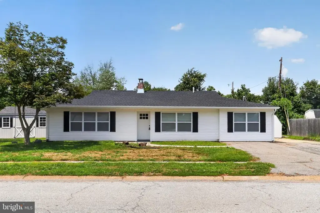52 Chaucer Dr, NEWARK
