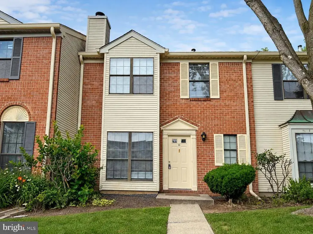 11 Wosniak Ct, LAWRENCEVILLE
