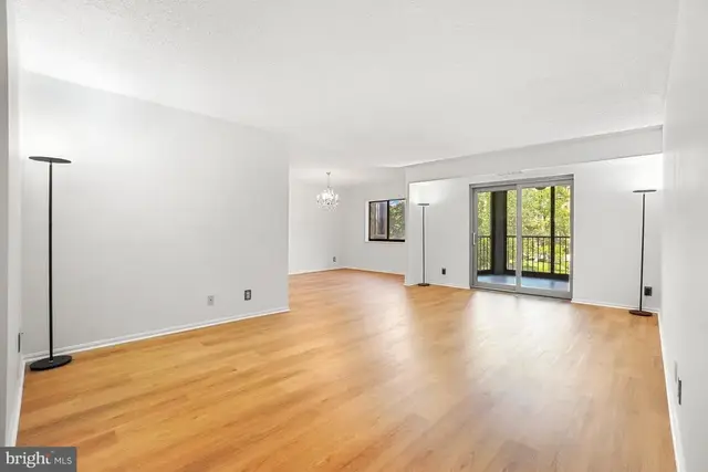 5902 Mount Eagle Dr #315, Alexandria