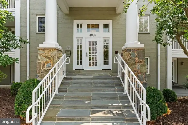 4089 S Four Mile Run Dr #402, Arlington