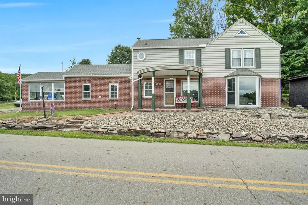 2067 Back Rd, HALIFAX