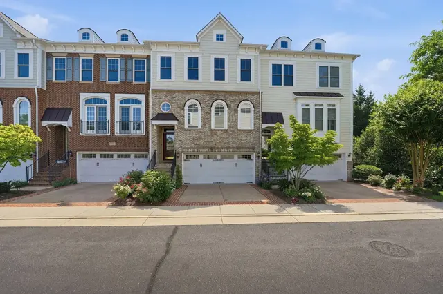 508 Hollingsworth Ter, Herndon