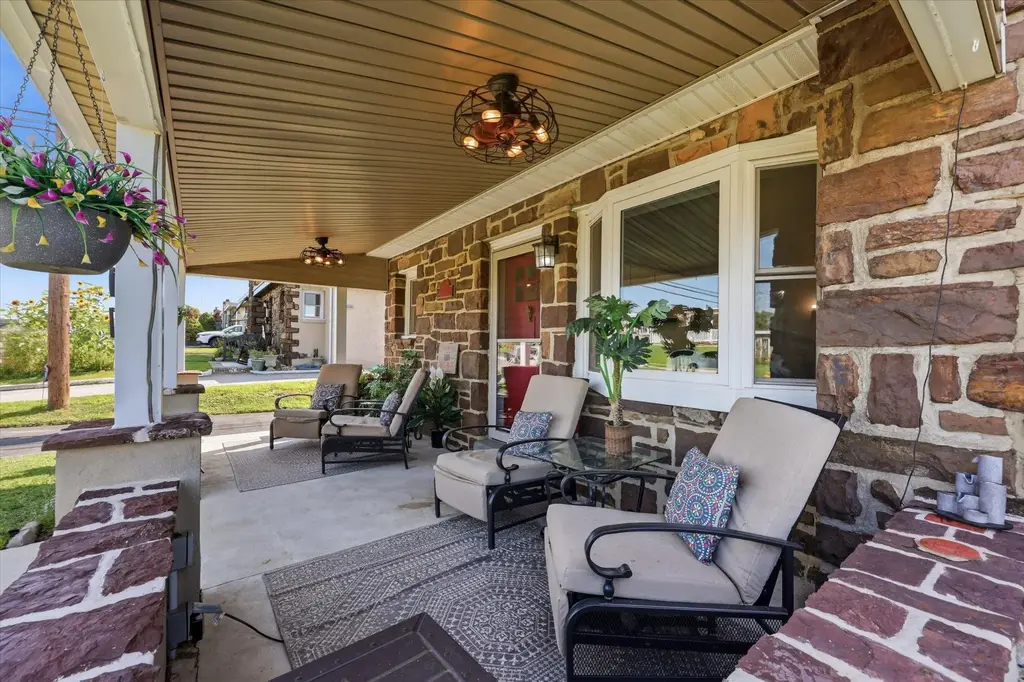 1307 Midland Rd, CONSHOHOCKEN