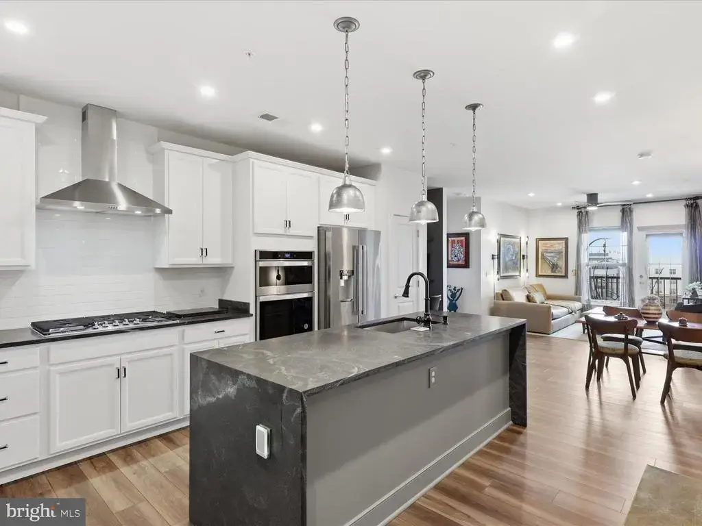 100 Saint Ives Pl #403, OXON HILL