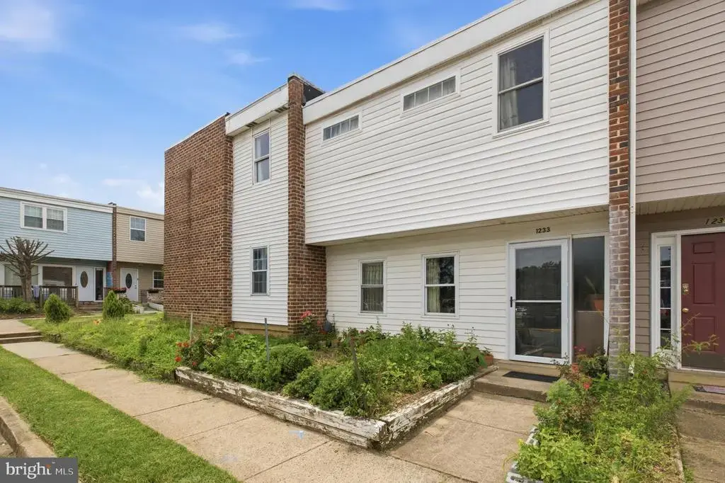 1233 Magnolia Ln, HERNDON