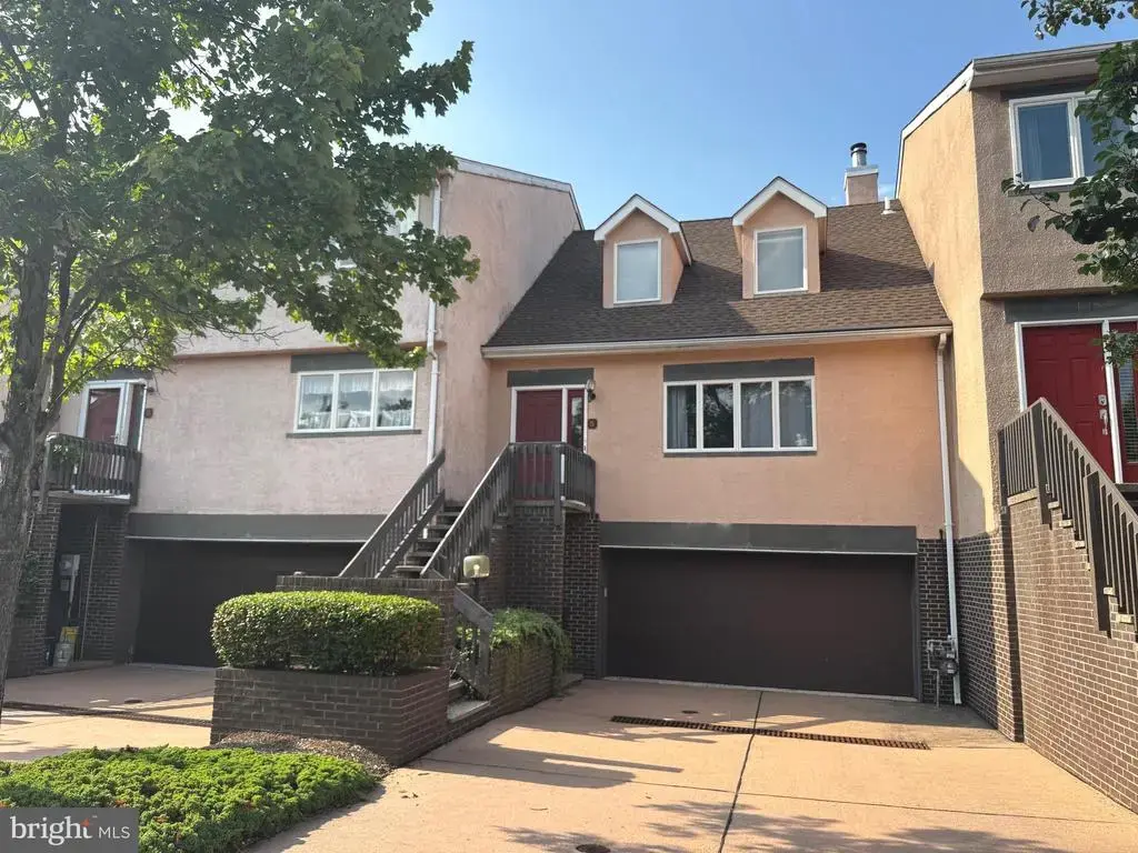 5 Hanover Ct, PRINCETON