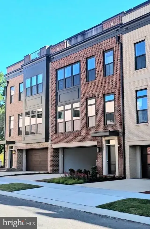 1251 Hillgate Pl, Rockville