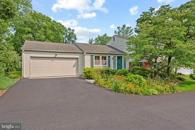 2669 Fanieul Hall Ct, Herndon