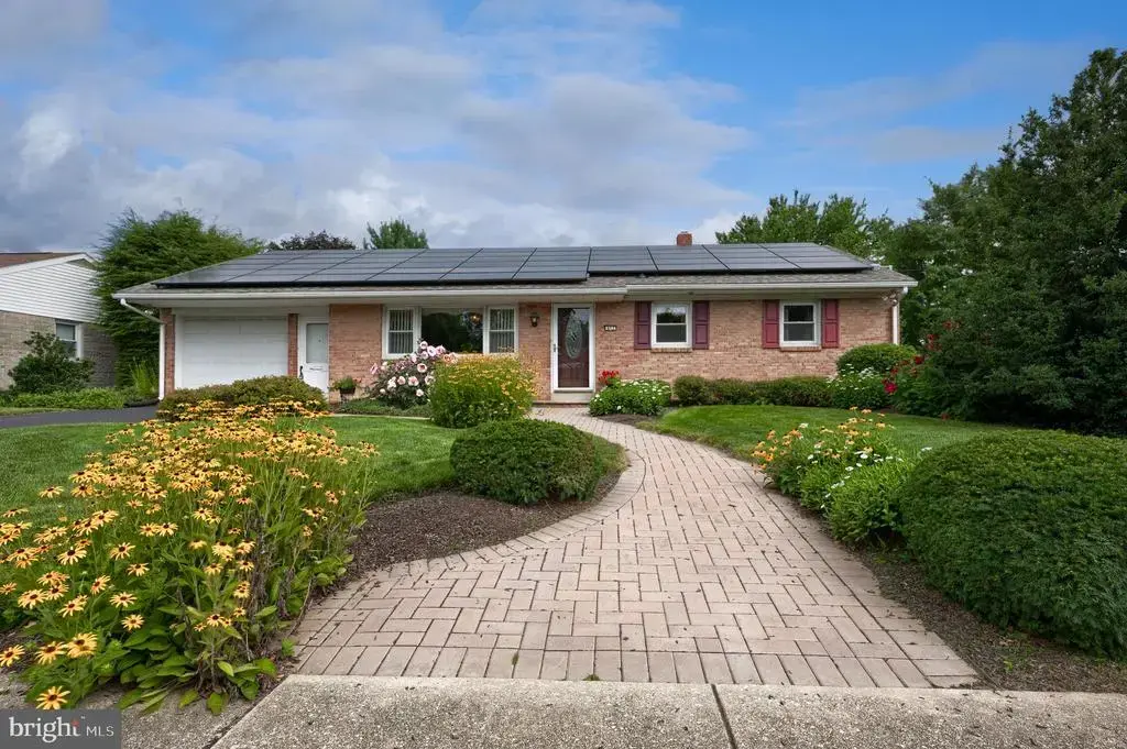413 W Cedar St, NEW HOLLAND