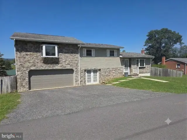 813 White Ave, Cumberland