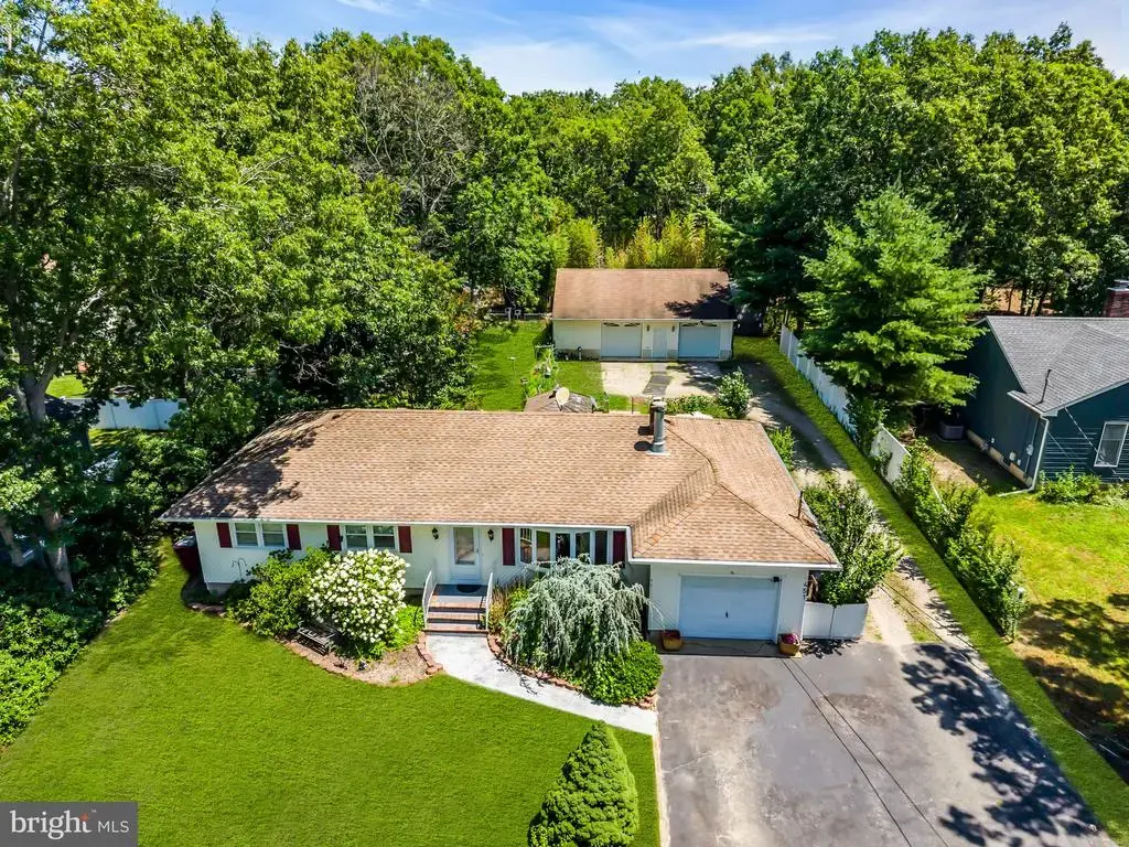 451 Michael Ave, BAYVILLE