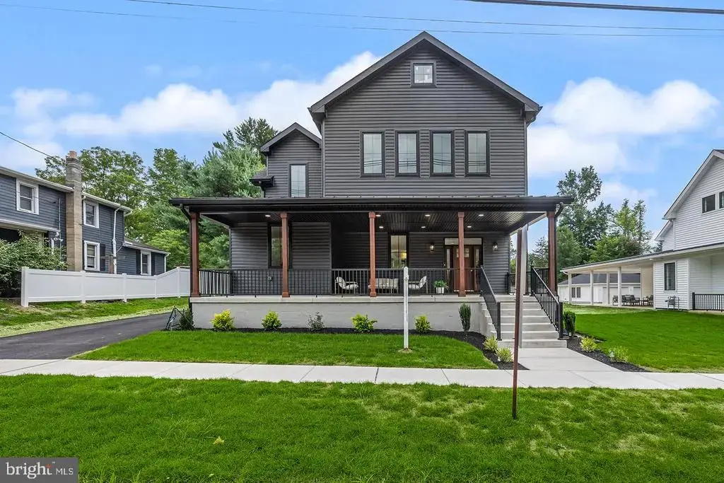 8 Chapel Ave, MEDFORD