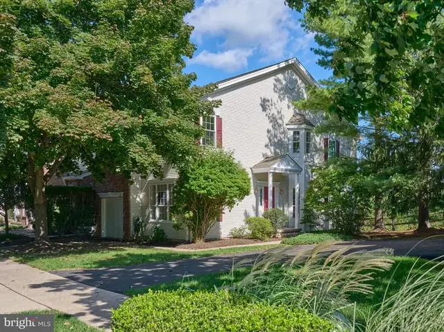 28 Heritage Hills Dr, Washington Crossing