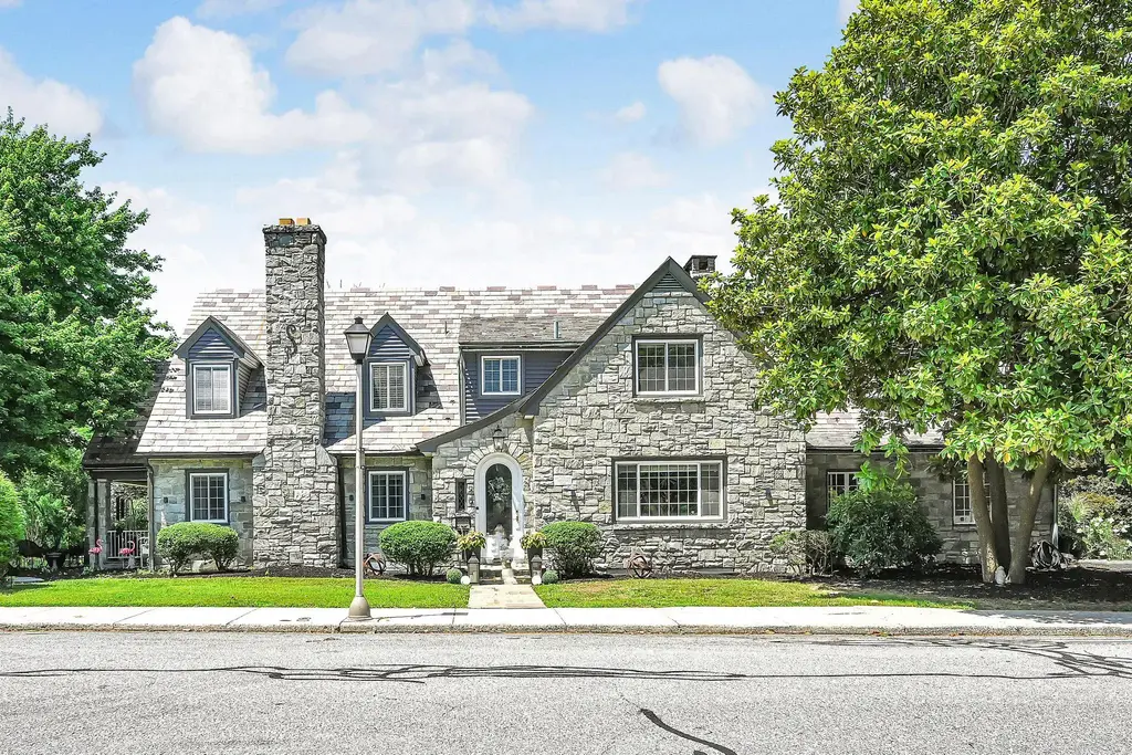 98 Highland Ave, EPHRATA