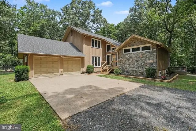 7005 River Rd, Fredericksburg