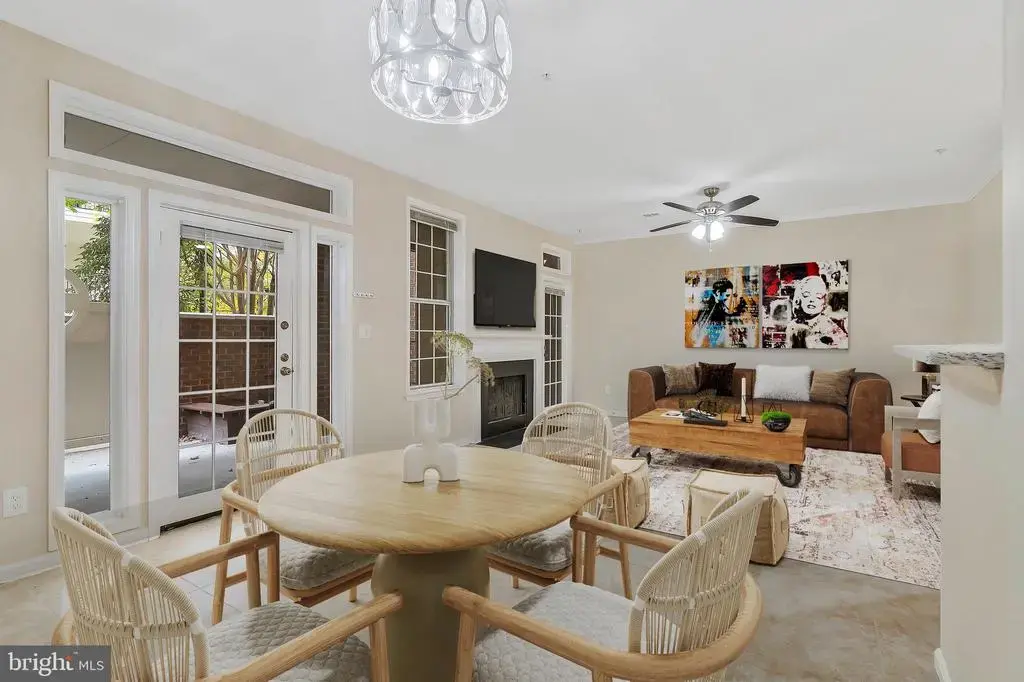 1319 Garden Wall Ct #404, RESTON