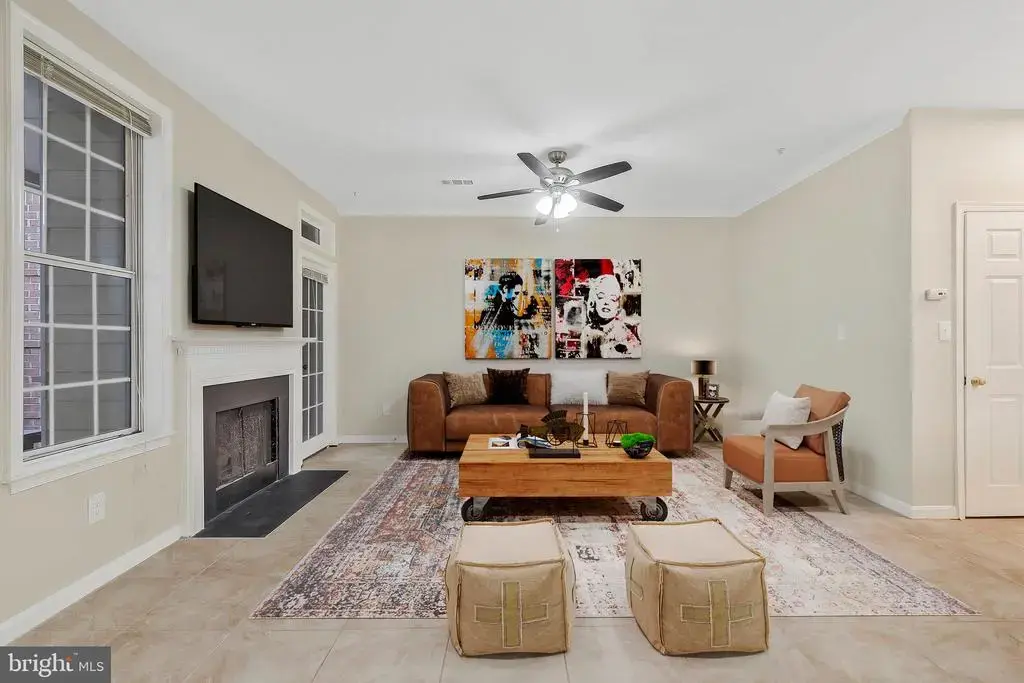 1319 Garden Wall Ct #404, RESTON