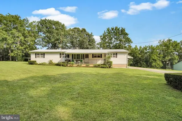 1287 W Springfield Rd, Seven Valleys
