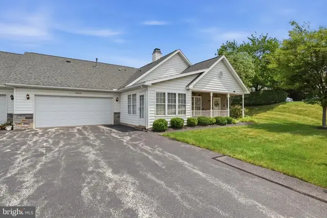 2164 Knob Hill, York