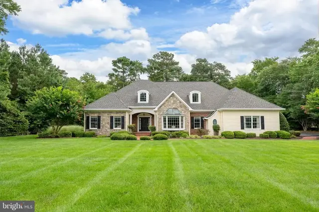 116 Village Dr, Seaford