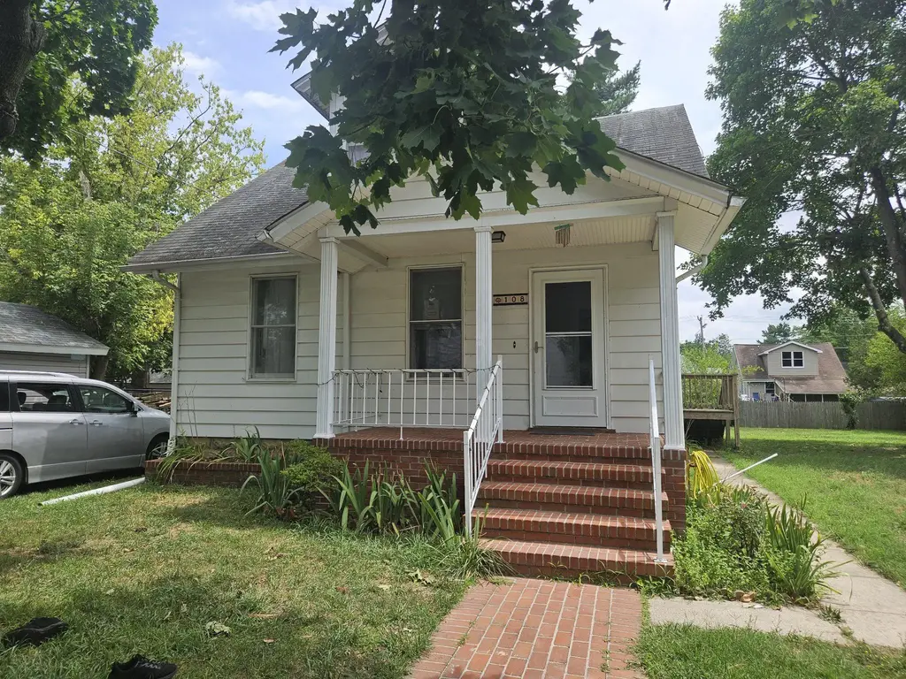 108 N Academy St N, GREENSBORO