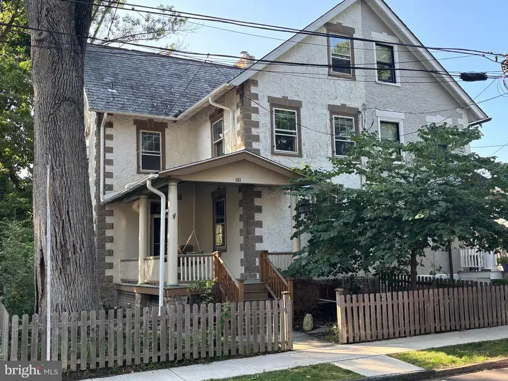 121 W Oakland Ave, DOYLESTOWN