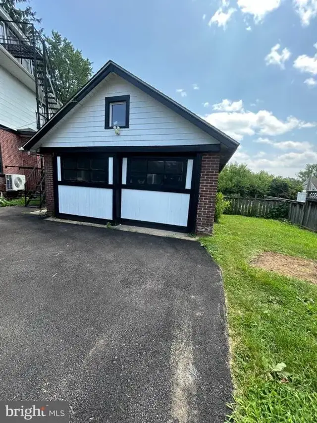 122 Burmont Rd, Drexel Hill