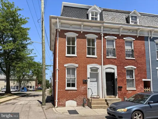 131 E Maple St, York