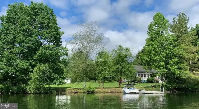 32 Shore Dr, Tunkhannock