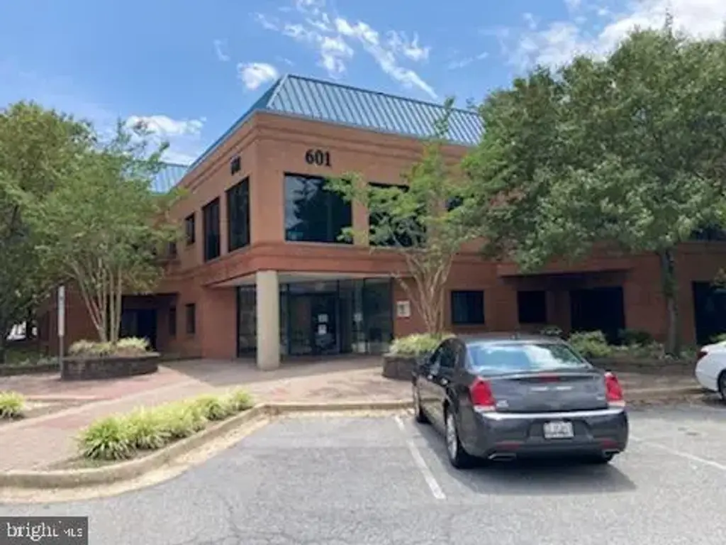 601 Post Office Rd #2d, WALDORF