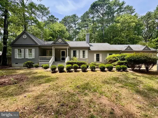 27 Sandy Bottom Dr, Deltaville