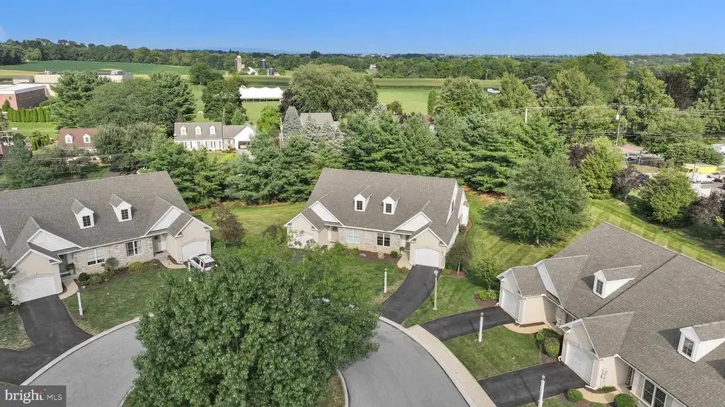 8 Oldham Ct, LANCASTER