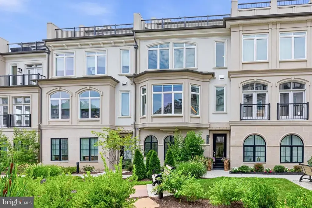 8189 River Rd, BETHESDA