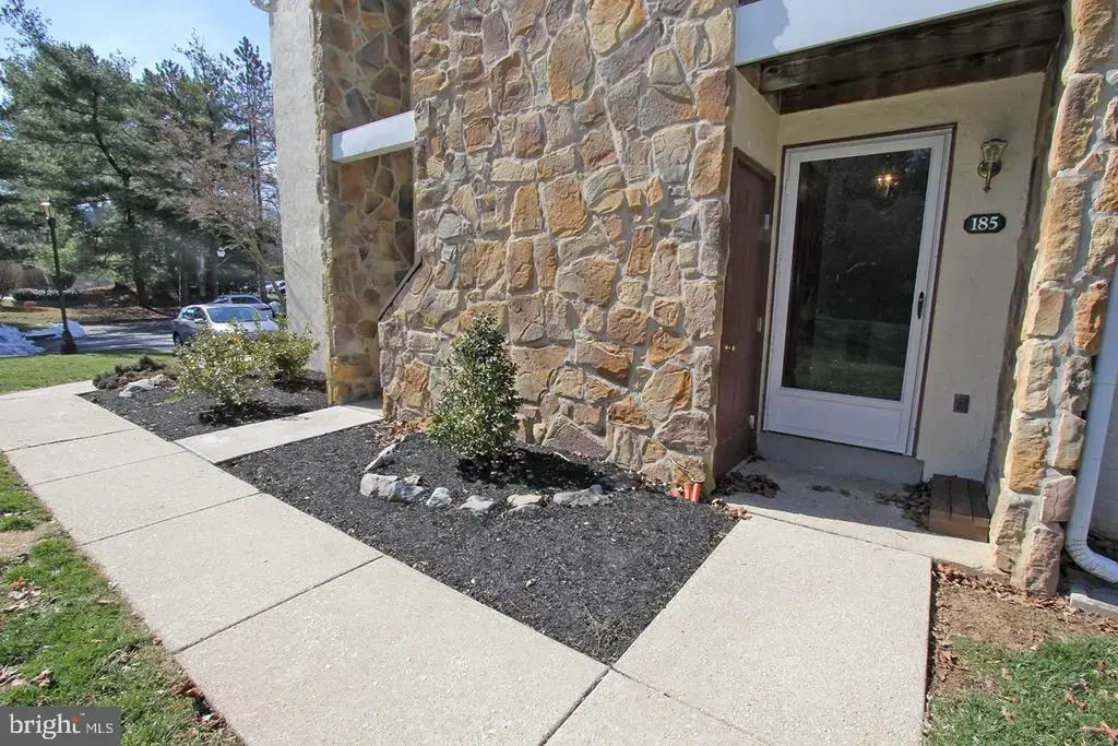 185 Valley Stream Cir, CHESTERBROOK