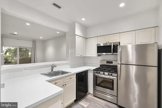 12915 Alton Sq #113, Herndon