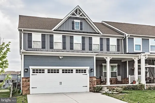 604 Longleaf Dr, Newark