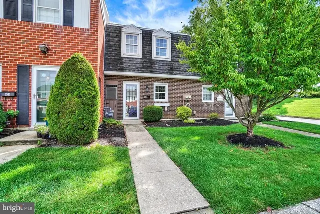 657 Colony Dr, York