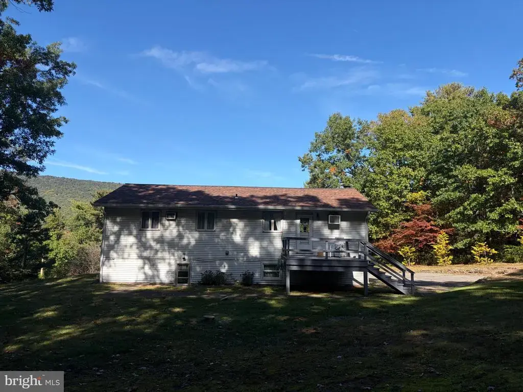 8746 Route 209, WILLIAMSTOWN