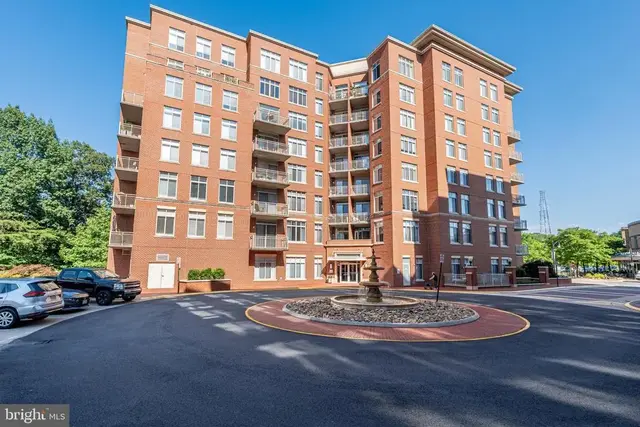 4480 Market Commons Dr #416, Fairfax
