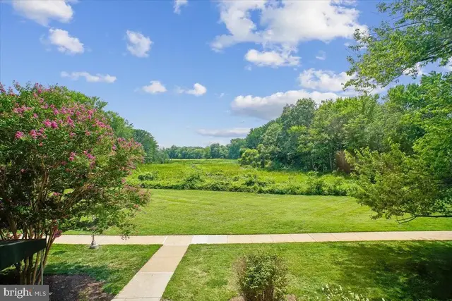 6631 Wakefield Dr #212, Alexandria