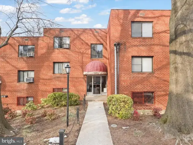 1581 N Colonial Ter #201-x, Arlington