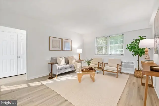 4358 N Pershing Dr #3, Arlington