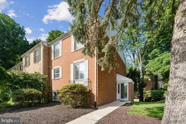 10508 E Wind Way, Columbia