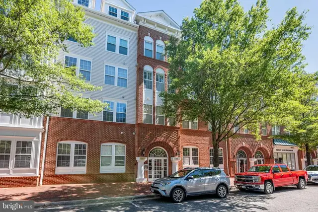 4951 Brenman Park Dr #410, Alexandria