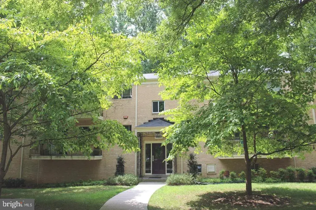 10625 Montrose Ave #204, BETHESDA