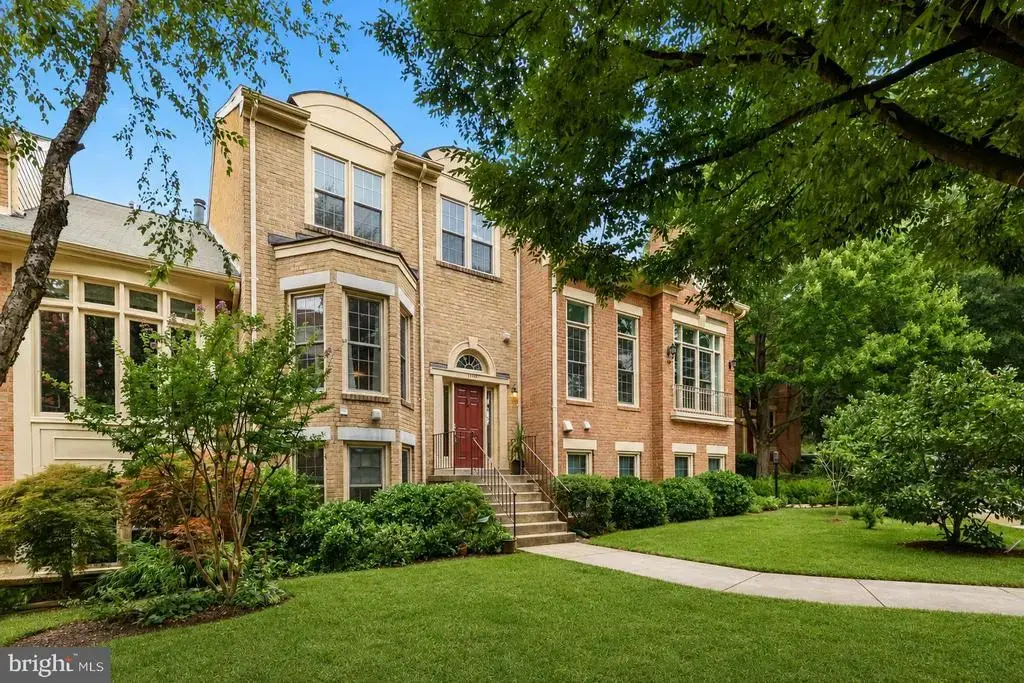2243 Kings Garden Way, FALLS CHURCH