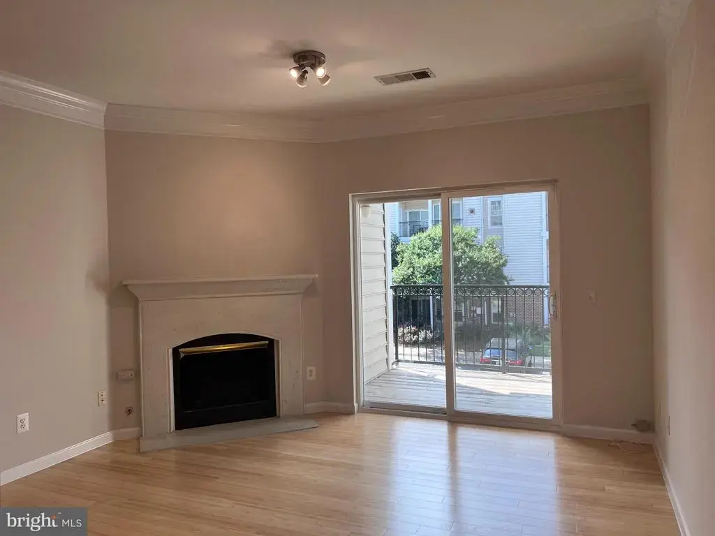 1601 Spring Gate Dr #1213, MCLEAN